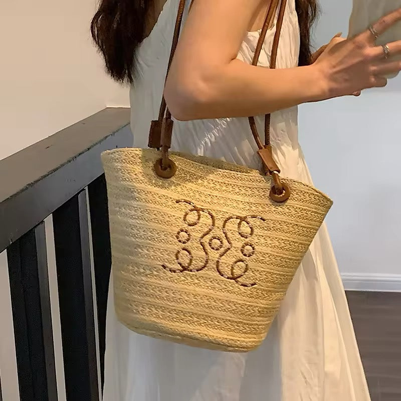 Elegant straw bag