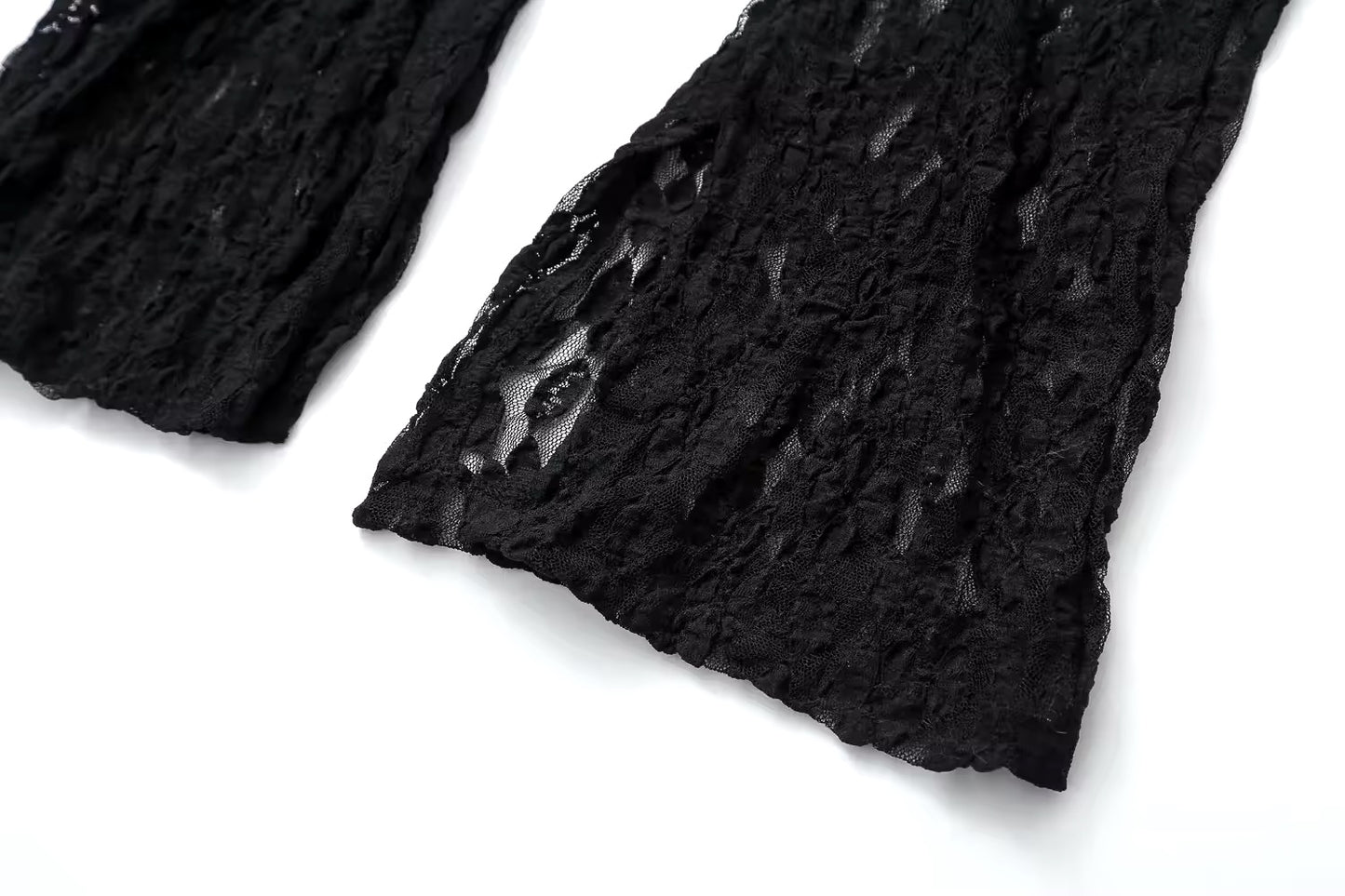 Sinnlicher Zweiteiler aus transparenter Spitze