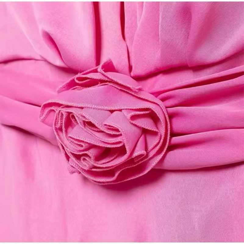 Pinkfarbenes Neckholder-Kleid