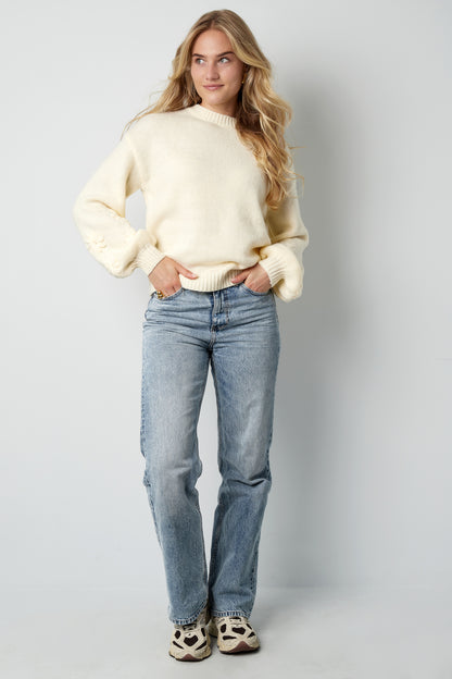 Schöner Pullover mit Blumenmuster