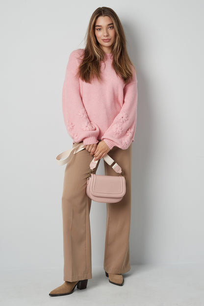 Schöner Pullover mit Blumenmuster