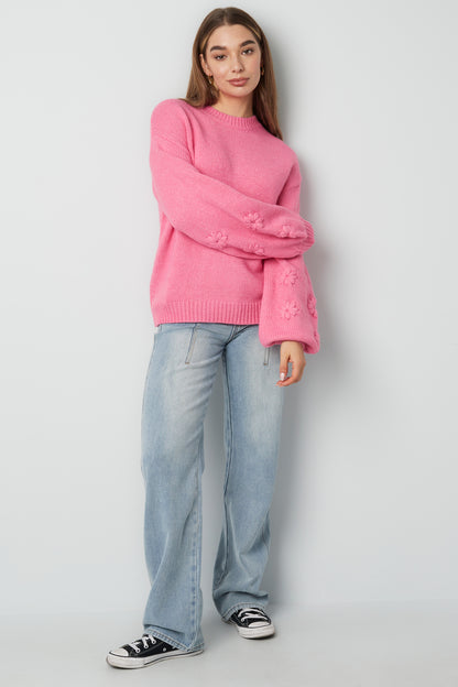 Schöner Pullover mit Blumenmuster