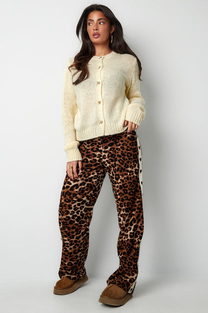 Gestrickter Love Cardigan