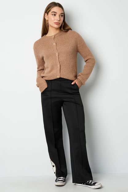 Gestrickter Love Cardigan