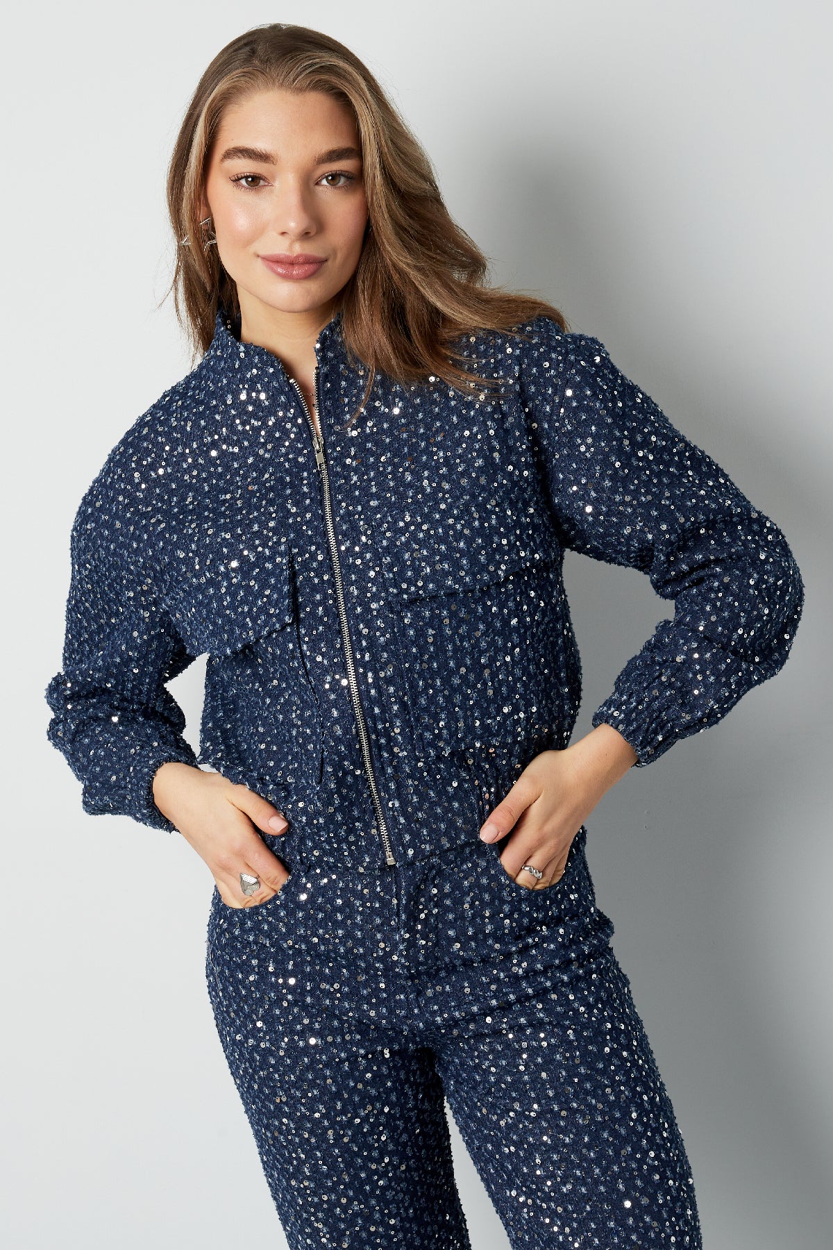 Jeansjacke mit Pailletten