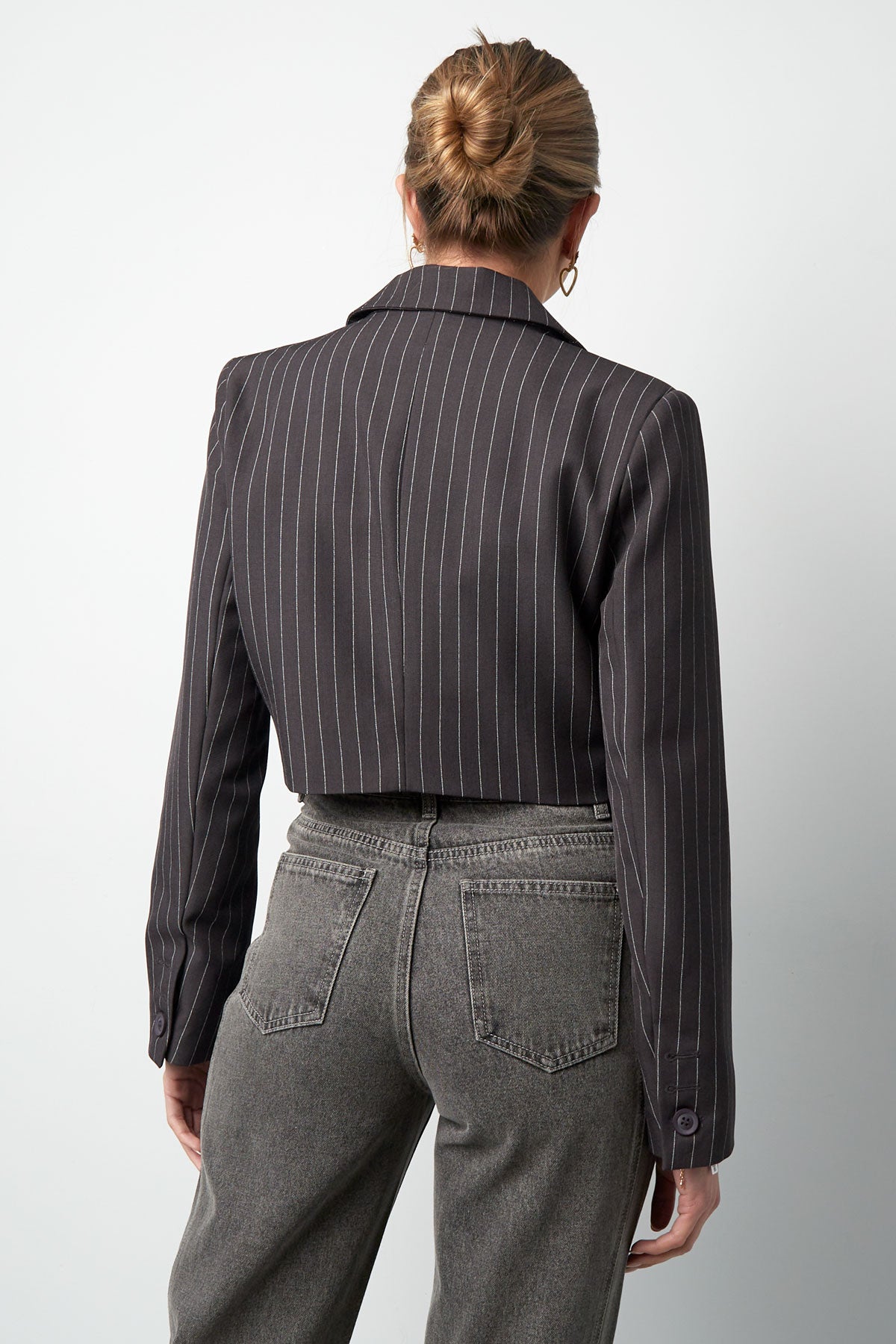 Kurzer Blazer mit Kreidestreifen