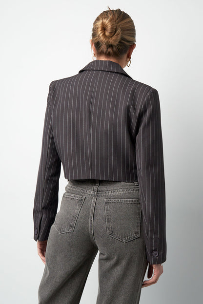 Kurzer Blazer mit Kreidestreifen