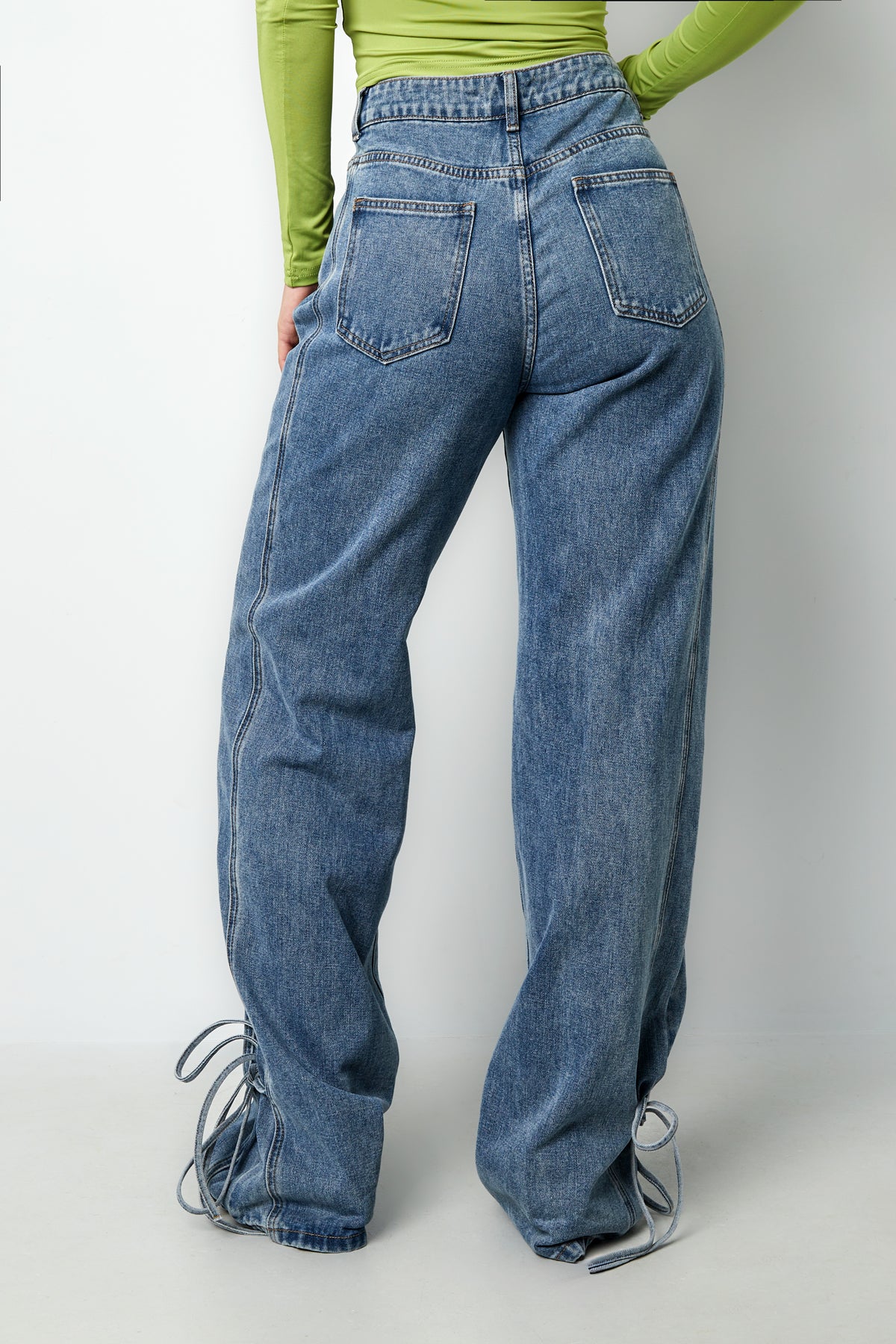Jeans mit Bossy-Schleife