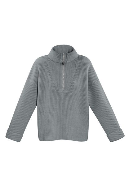 Neutraler Strickpullover