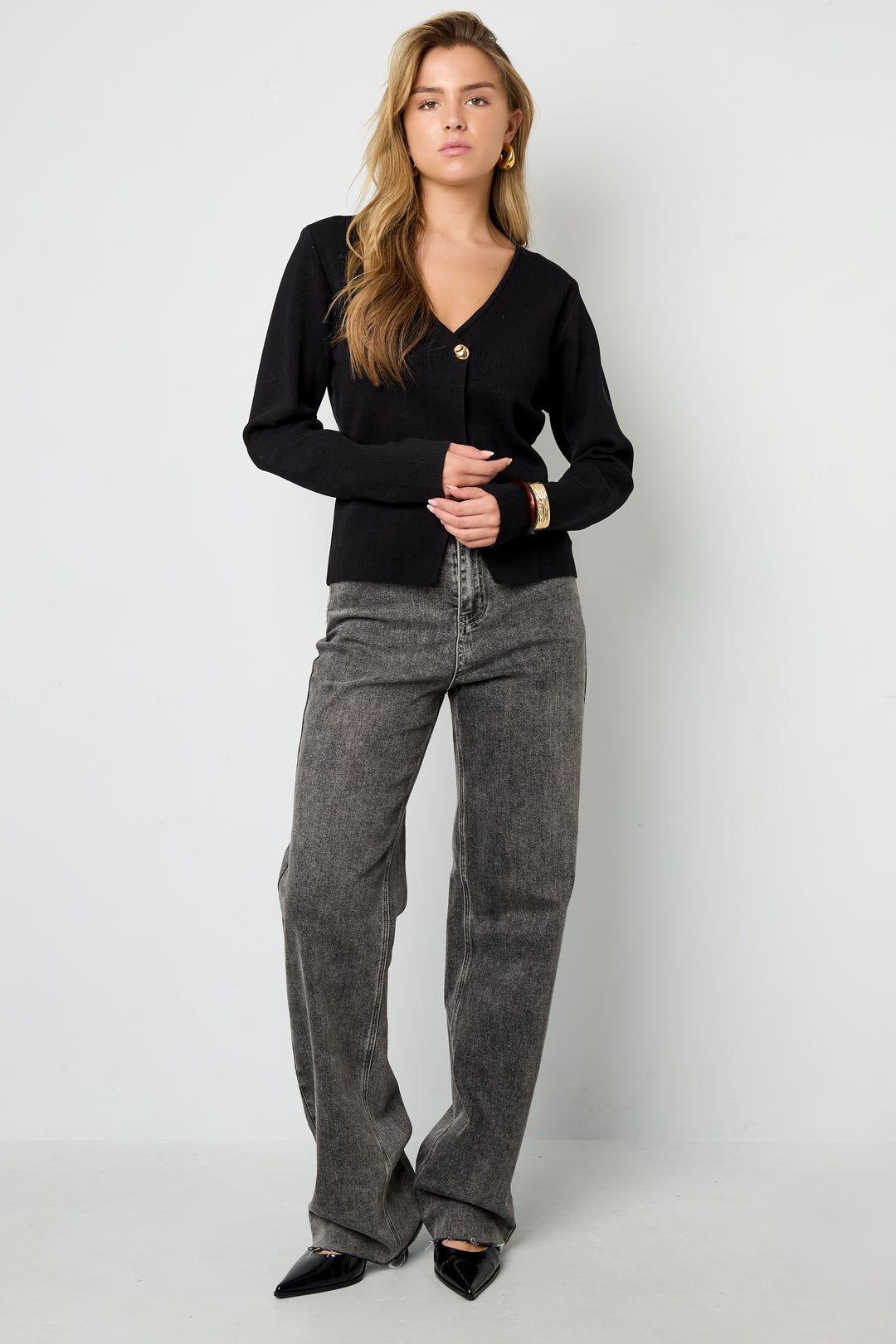 Eine symmetrische Strickjacke