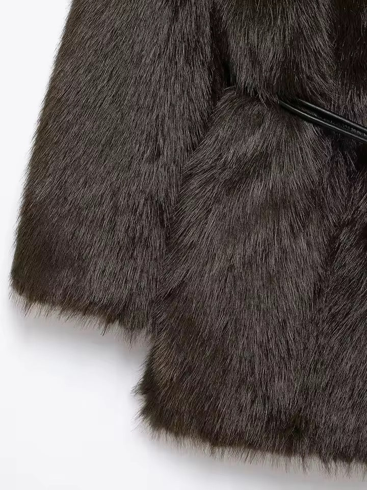 Luxuriöser Damen Kunstpelz-Mantel – Elegante Winterjacke mit Taillengürtel
