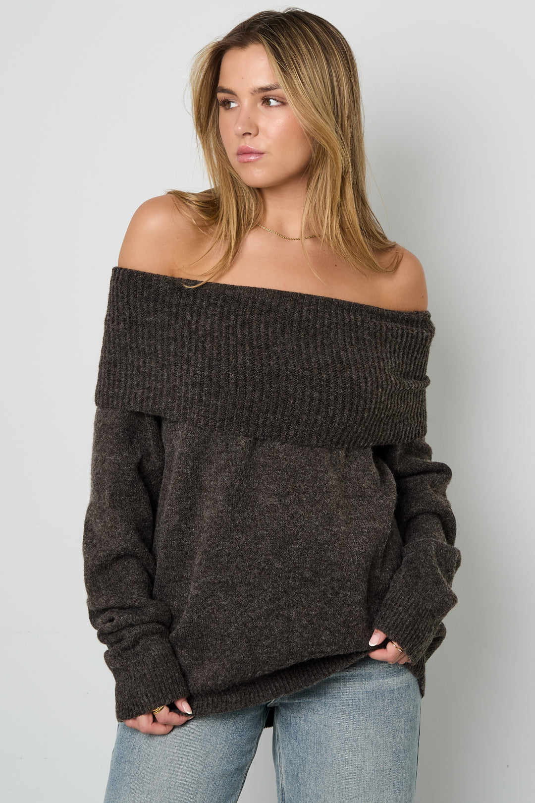Schulterfreier Basic-Pullover